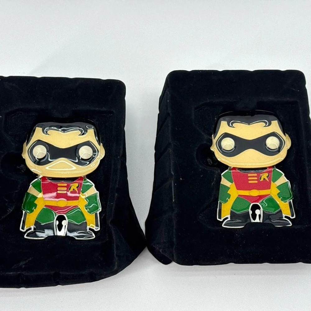 Funko‎ Pop! Pin Robin #02 Enamel w/ Stand lot Apparel